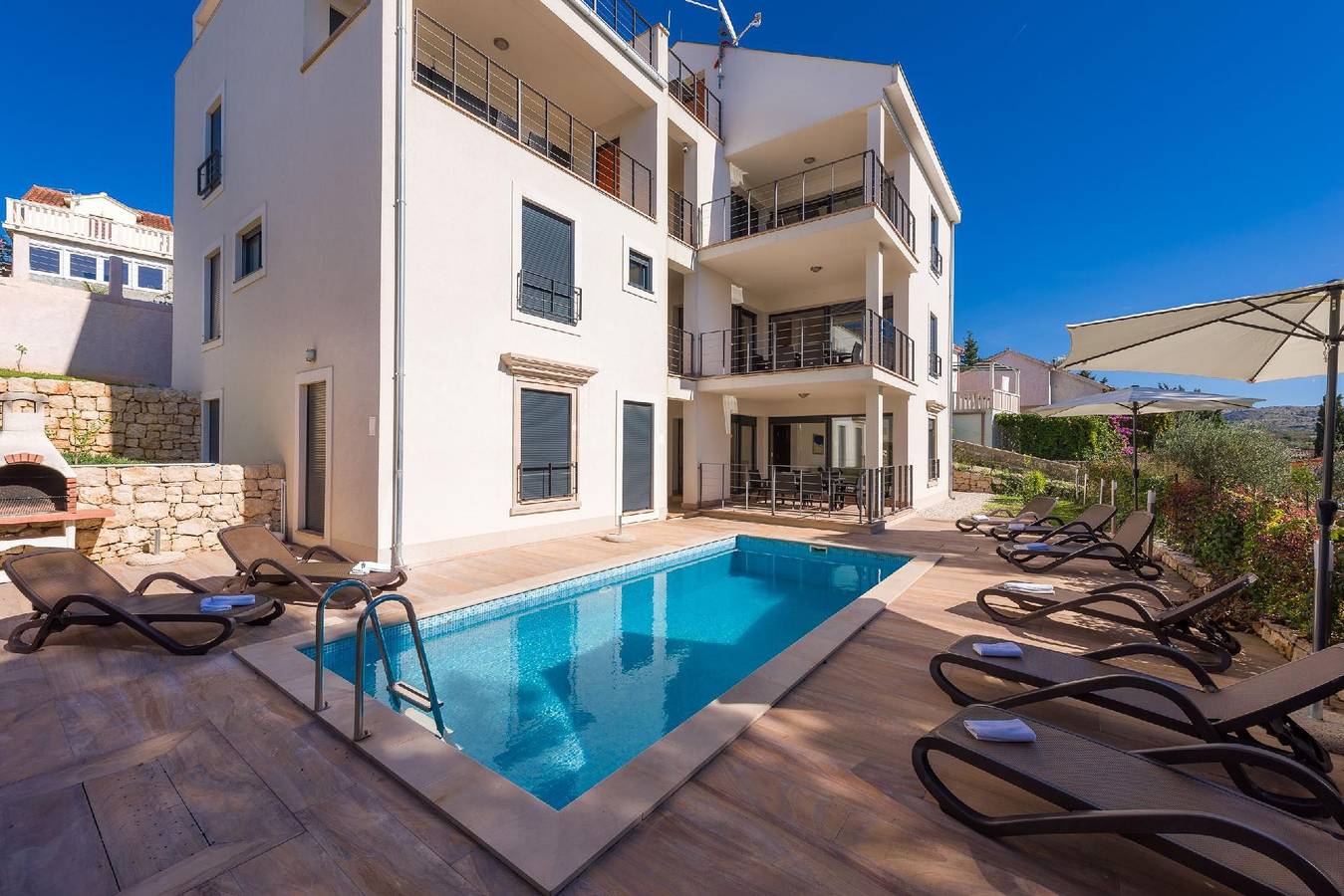 Ganze Ferienwohnung, Best Island Vacation - Two bedroom apartment with terrace with sea view and shared pool in Milna, Brac