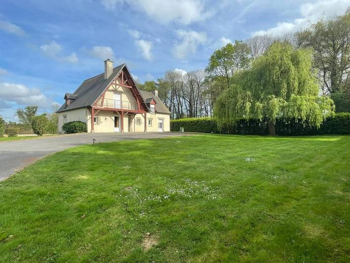 Location de vacances pour 15 personnes, avec jardin et terrasse, animaux acceptés dans Saint-Étienne-du-Gué-de-l'Isle