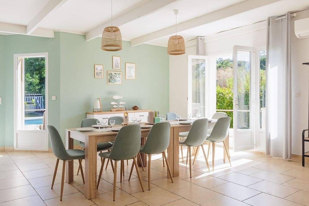 Beautiful air-conditioned villa, sleeps 11, private pool, near Moriani Plage. in Talasani, Corte e dintorni