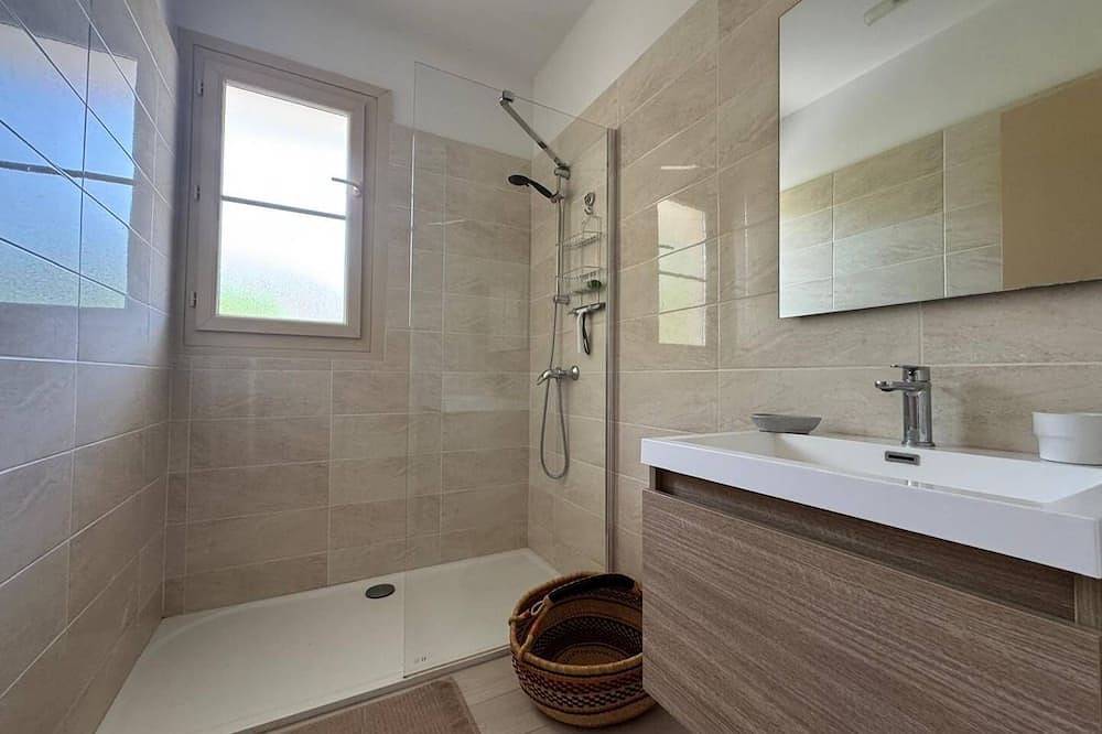 Appartement entier, T2 Situe Au 3E Etage Avec Ascenseur Avec Grande Terrasse Et Vue Degagee in Vernet-les-Bains, Parc naturel régional des Pyrénées catalanes
