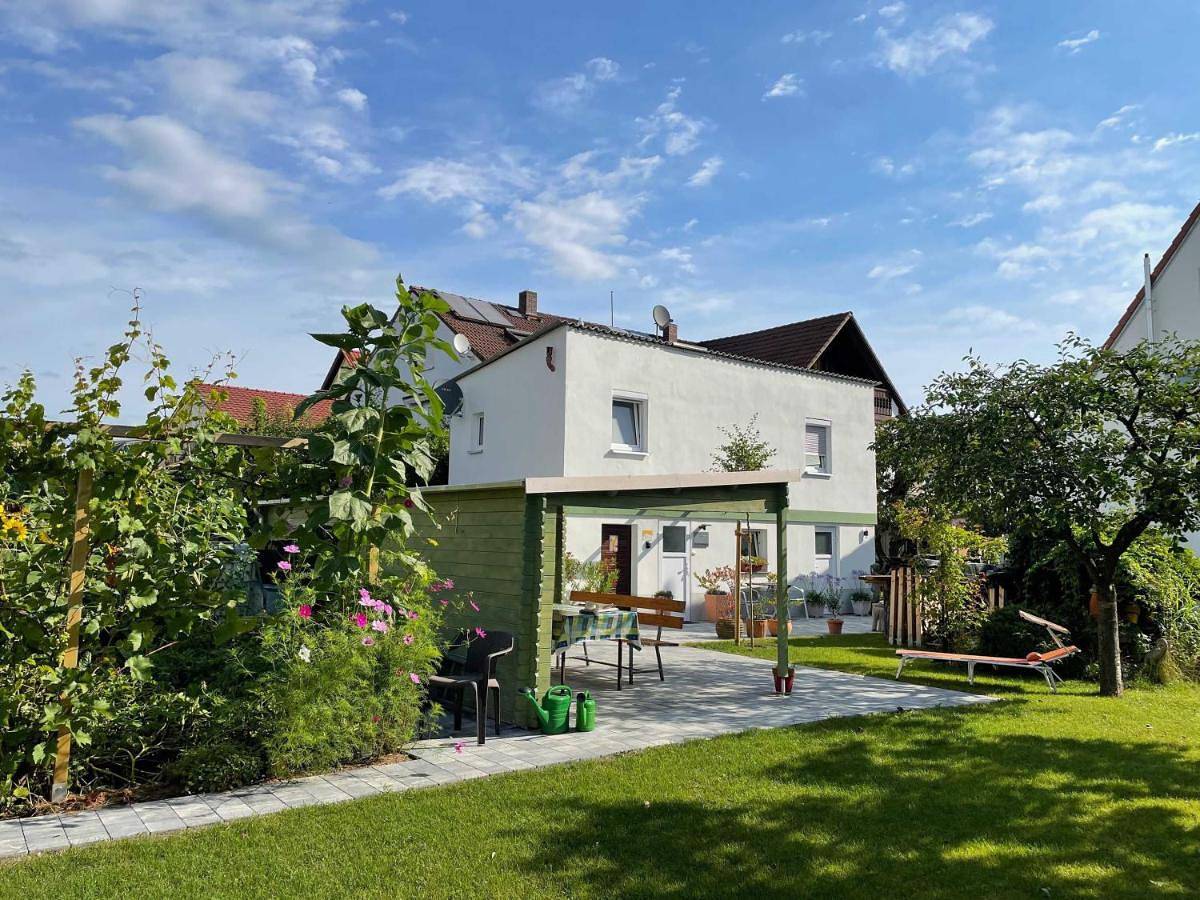 Ganze Wohnung, Apartment with Terrace in Strullendorf, Landkreis Bamberg