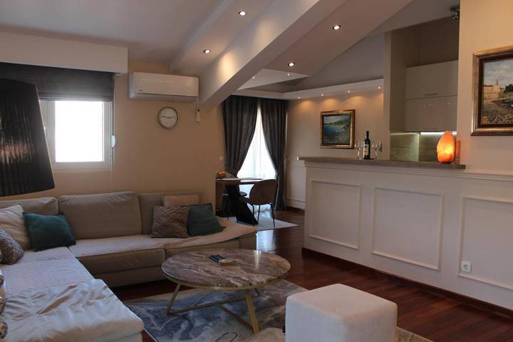 Ferienwohnung für 8 Personen, mit Whirlpool und Garten in Budva