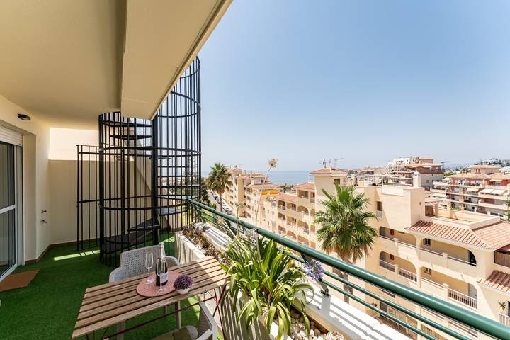 Loft voor 6 personen, with Uitzicht op zee and Balkon as well as Terras and Zwembad in Benalmádena