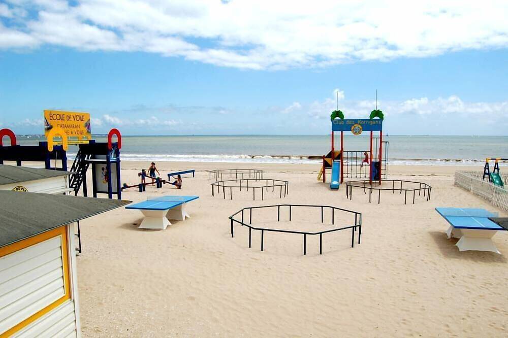 Appartement entier, La Baule plage benoit,T2 +cabine, immeuble front de mer in La Baule-Escoublac, Côte d'Amour