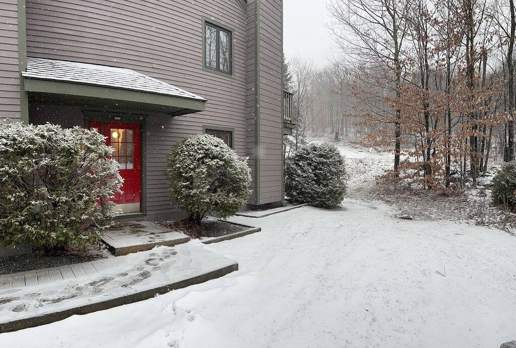 Ganze Wohnung, Jay Peak's Premier Ski-In / Ski-Out Location-just steps from the trail in Jay Peak