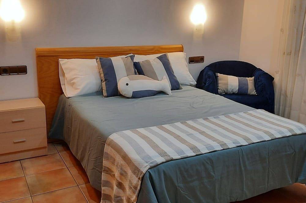 House in a quiet area with views of the old town of Pals in Pals, Costa Brava