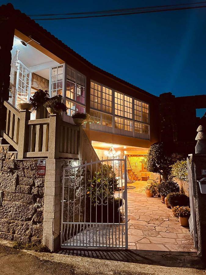 Location de vacances pour 6 personnes, avec jardin et vue à Leiro