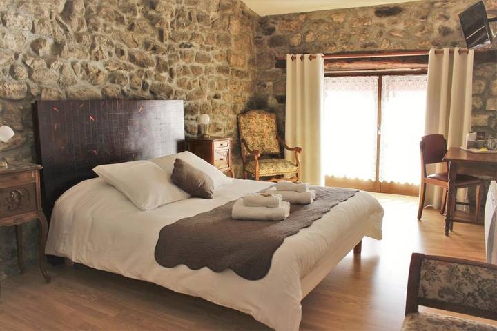 Hôtel pour 2 personnes, avec terrasse ainsi que jacuzzi et sauna à Montpezat-sous-Bauzon - 3