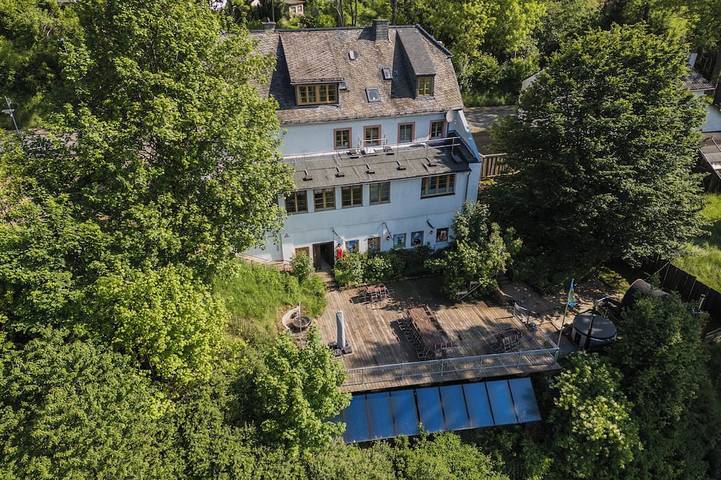Vakantiehuis voor 22 personen, with whirlpool and terras as well as sauna and tuin - 1