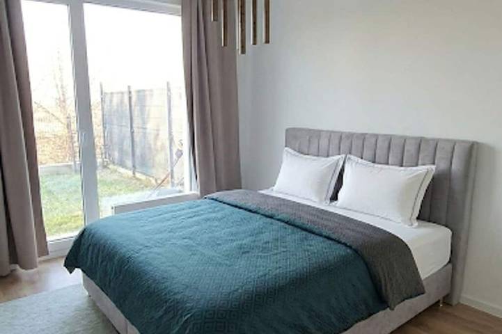 Ganze Wohnung, Garden Residence - Tranquil 2-Bedroom Apartment with private Garden & Ac in Neutraer Landschaftsverband