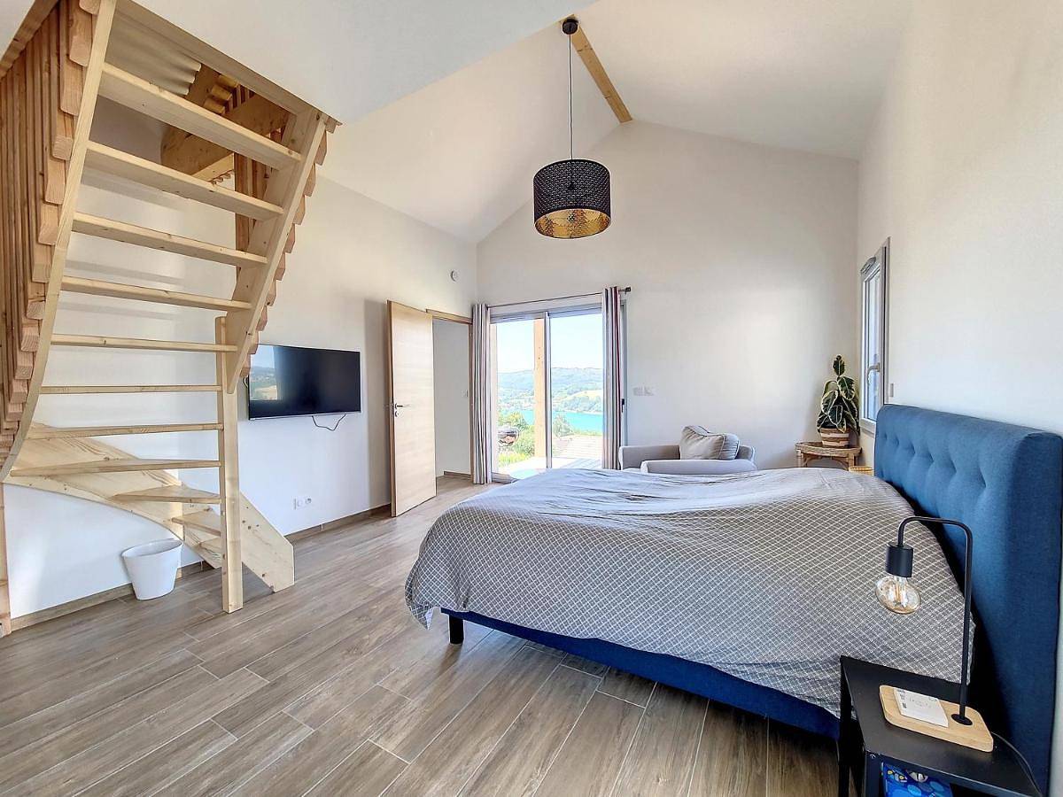 Two-Bedroom House in Bilieu, Lac de Paladru