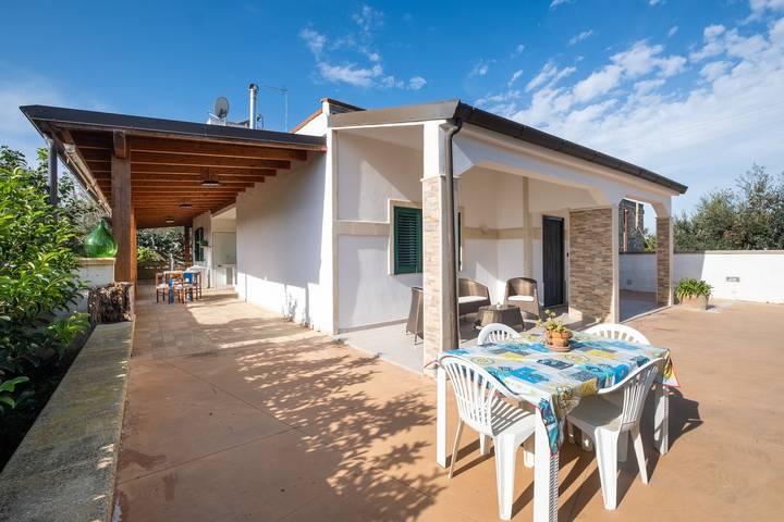 Villa 'La Collina' con terraza privada, Wi-Fi y aire acondicionado in Galatone, Golfo de Tarento