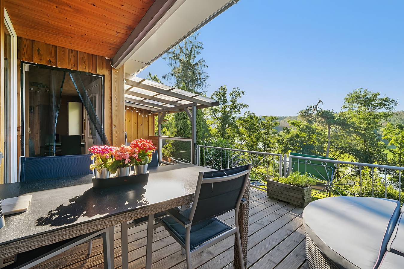 Ferienhaus 249 – Seeblick, private Terrasse, Wlan, Seeblick, 2 Schlafzimmer, Sauna in Bungalowdorf Zadelsdorf, Zeulenroda-Triebes