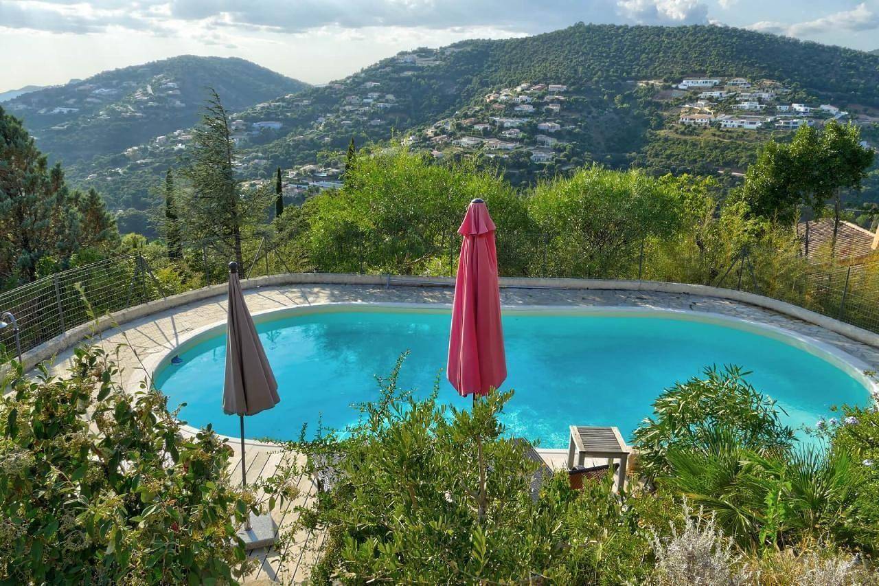 Holiday home "Valcros" with a view of the water in La Londe-les-Maures, Toulon region