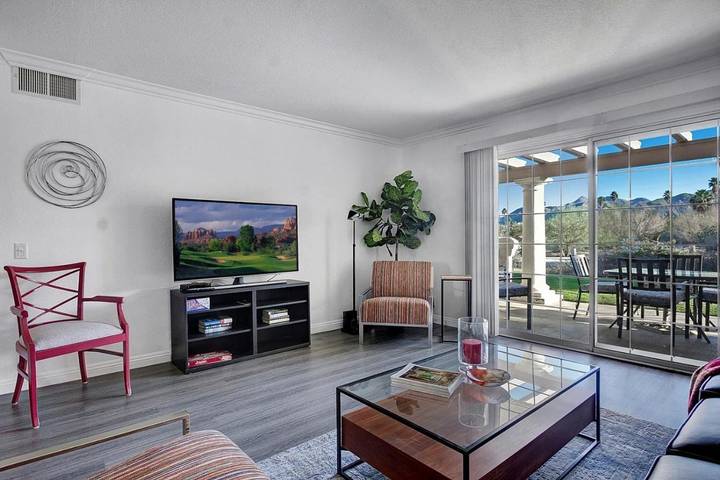 Apartamento de vacaciones para 4 personas, con piscina además de vistas y jardín - 1