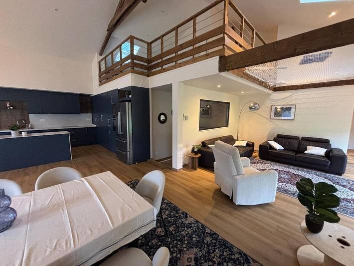 Location de vacances pour 10 personnes, avec terrasse à Compreignac