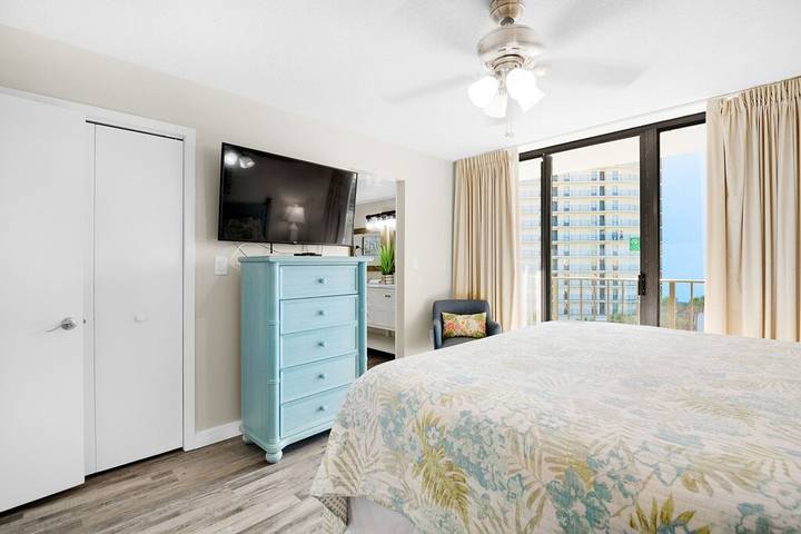 Vacation apartment for 10 people, with balcony and pool as well as hot tub the Florida Panhandle