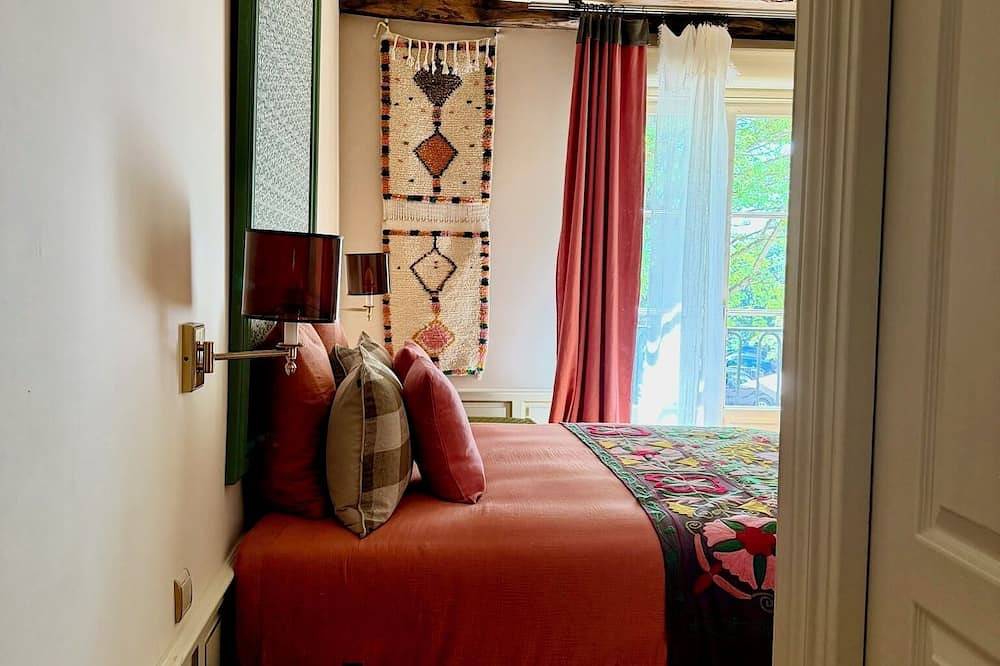 Upmarket \"Ame Soeur\" B&B room in the center of Chinon in Chinon, Loire Valley