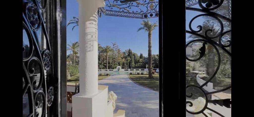 Location de vacances pour 30 personnes, avec jacuzzi ainsi que balcon et piscine dans Plage Camp Long - 2