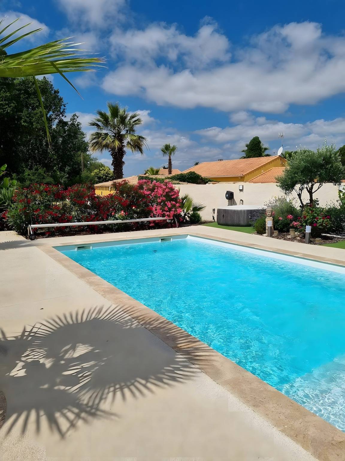 Apartamento entero, Apartamento 'Top Entre Mer Et Montaña' con Piscina Privada, Wi-Fi y Aire Acondicionado in Thézan-lès-Béziers, Region de Béziers
