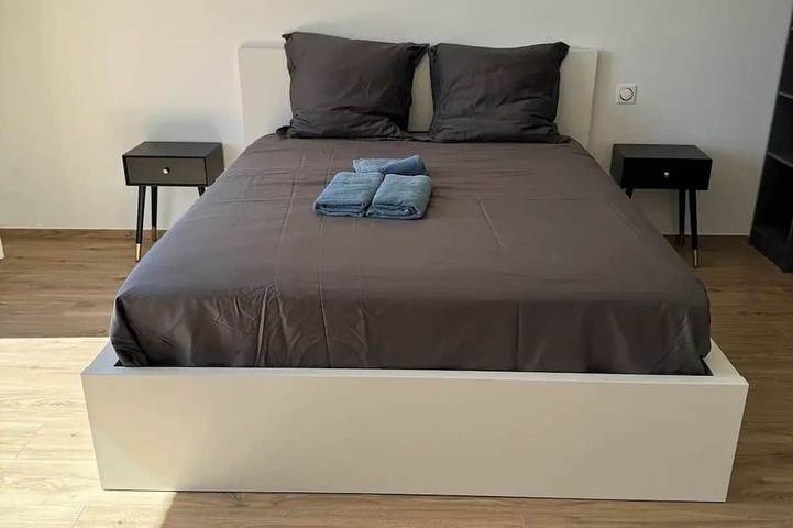 Family villa with pool, air-conditioning & independent studio. in Valergues, Costa mediterránea (Francia)