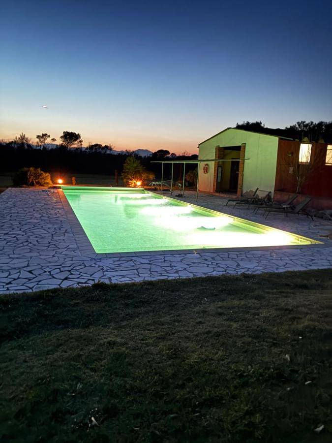 Alojamiento y desayuno para 6 personas, con vistas además de piscina y jardín - 1
