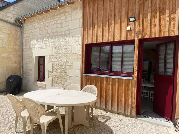 Location de vacances pour 4 personnes, avec terrasse à Lerné
