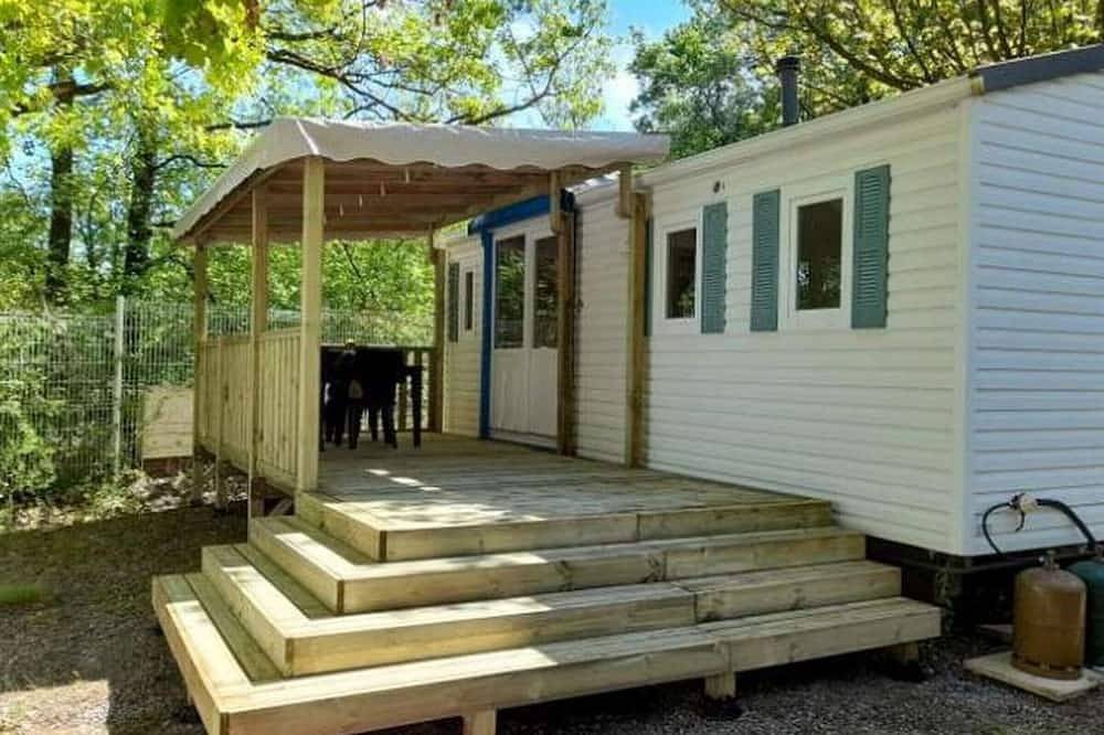 Cozy Mobile Home for 4 with Terrace in Tallard, Gap region