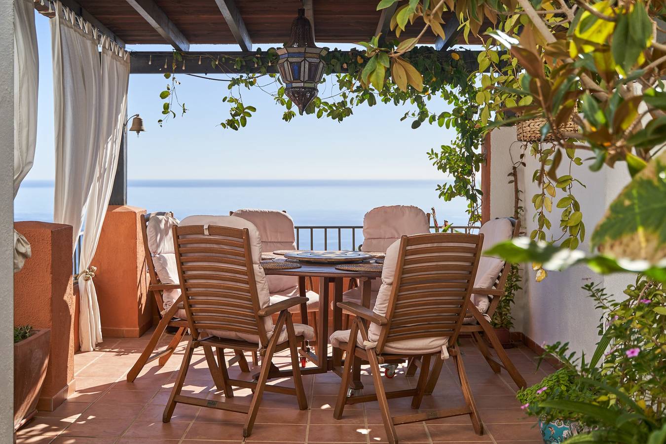 Casa de vacaciones "Los Altos 19" con vistas al mar, piscina compartida y Wi-Fi in Cerro Gordo, Almuñecar