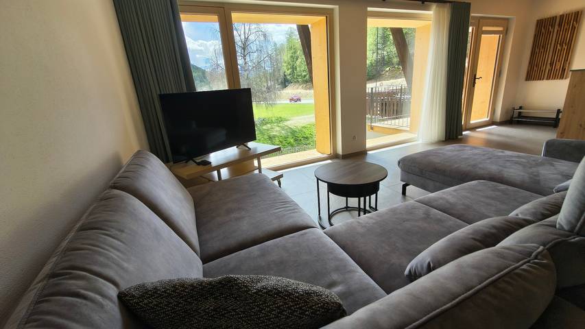 Appartamento per 6 persone, con sauna e panorama nonché balcone in Engadina