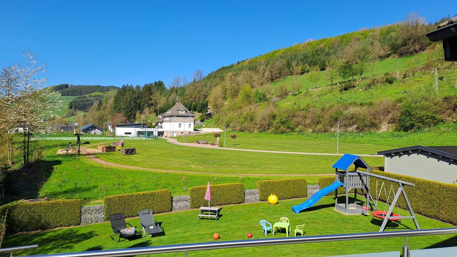 Maison de vacances Am Rarbach, 140 m² – parc du village, ruisseau, grande terrasse vue montagne in Schmallenberg, Arrondissement du Haut-Sauerland