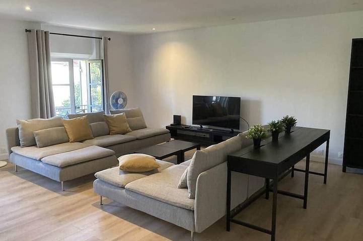Location de vacances pour 8 personnes, avec piscine à Périgueux