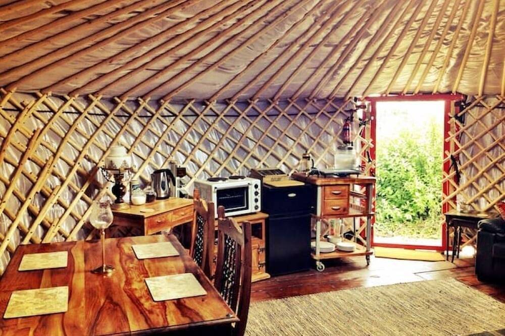 Glamping for 5 People in Southbourne, West Sussex
