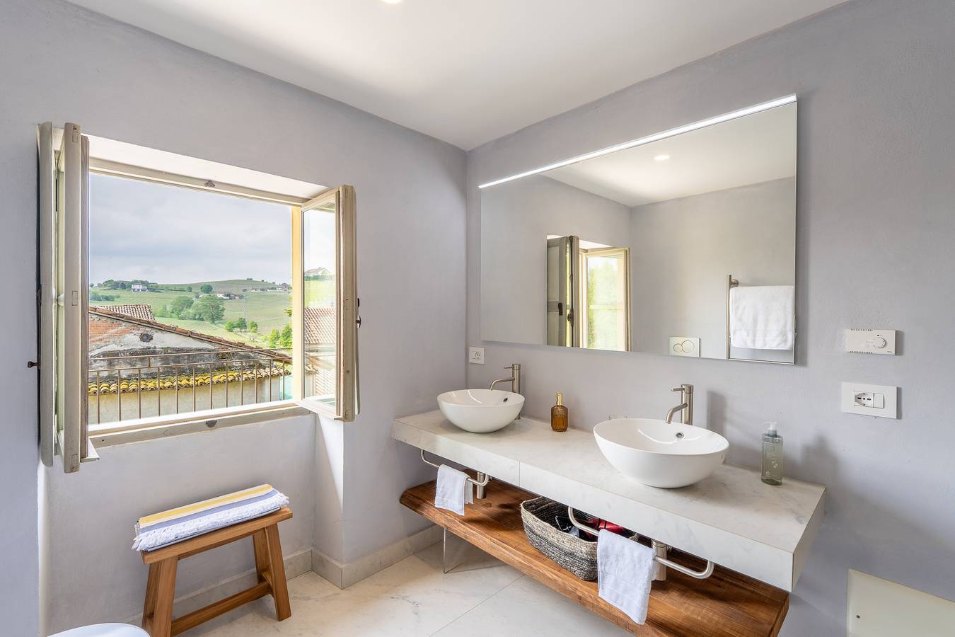 Tenuta Schiavon Barrero 12, Emma Villas in Nizza Monferrato, Langhe