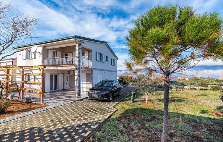 Ferienwohnung für 4 Personen, mit Terrasse in Razanac