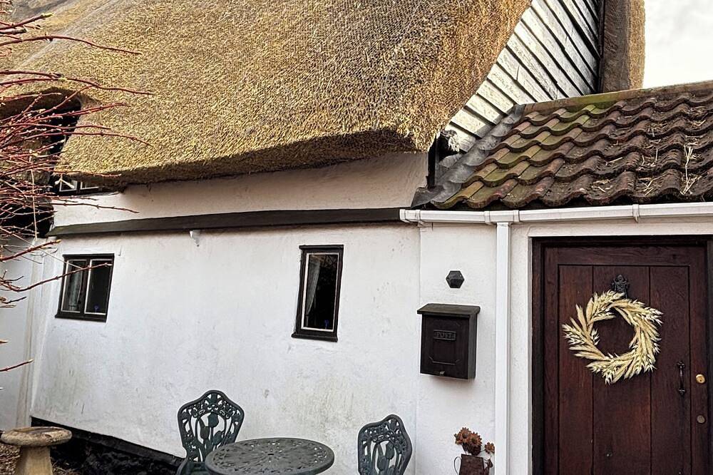 Honeyway Cottage Entire House. in Whittlesey Town, Cambridgeshire