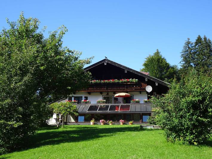 Ferienwohnung für 3 Personen, mit Terrasse und Garten sowie Seeblick in Bad Wiessee