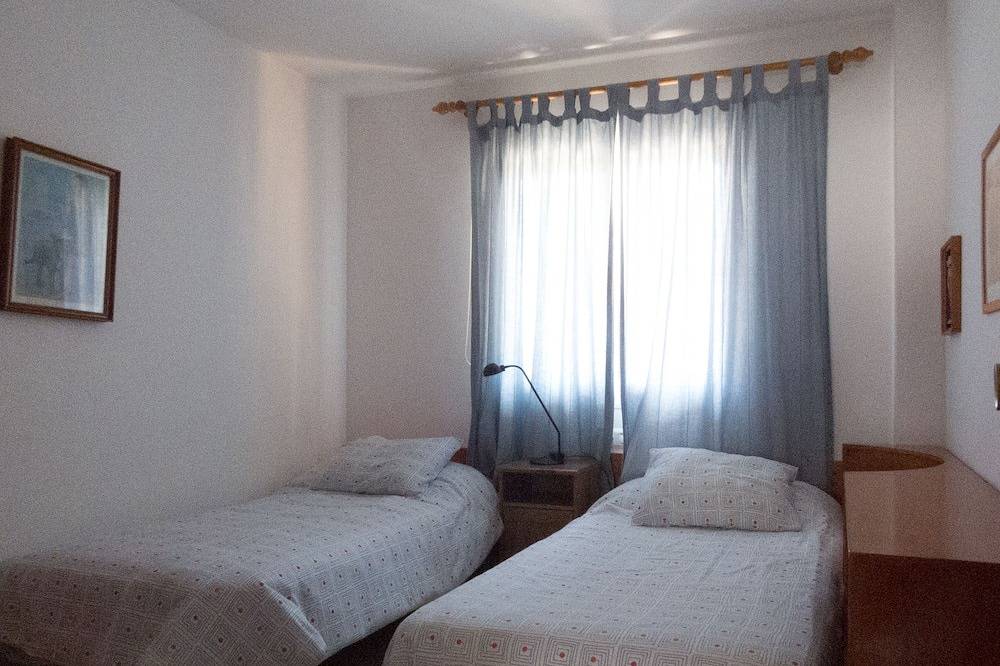 Ganze Wohnung, Wunderschönes Apartment direkt am Meer in Los Cristianos in Los Cristianos, Arona