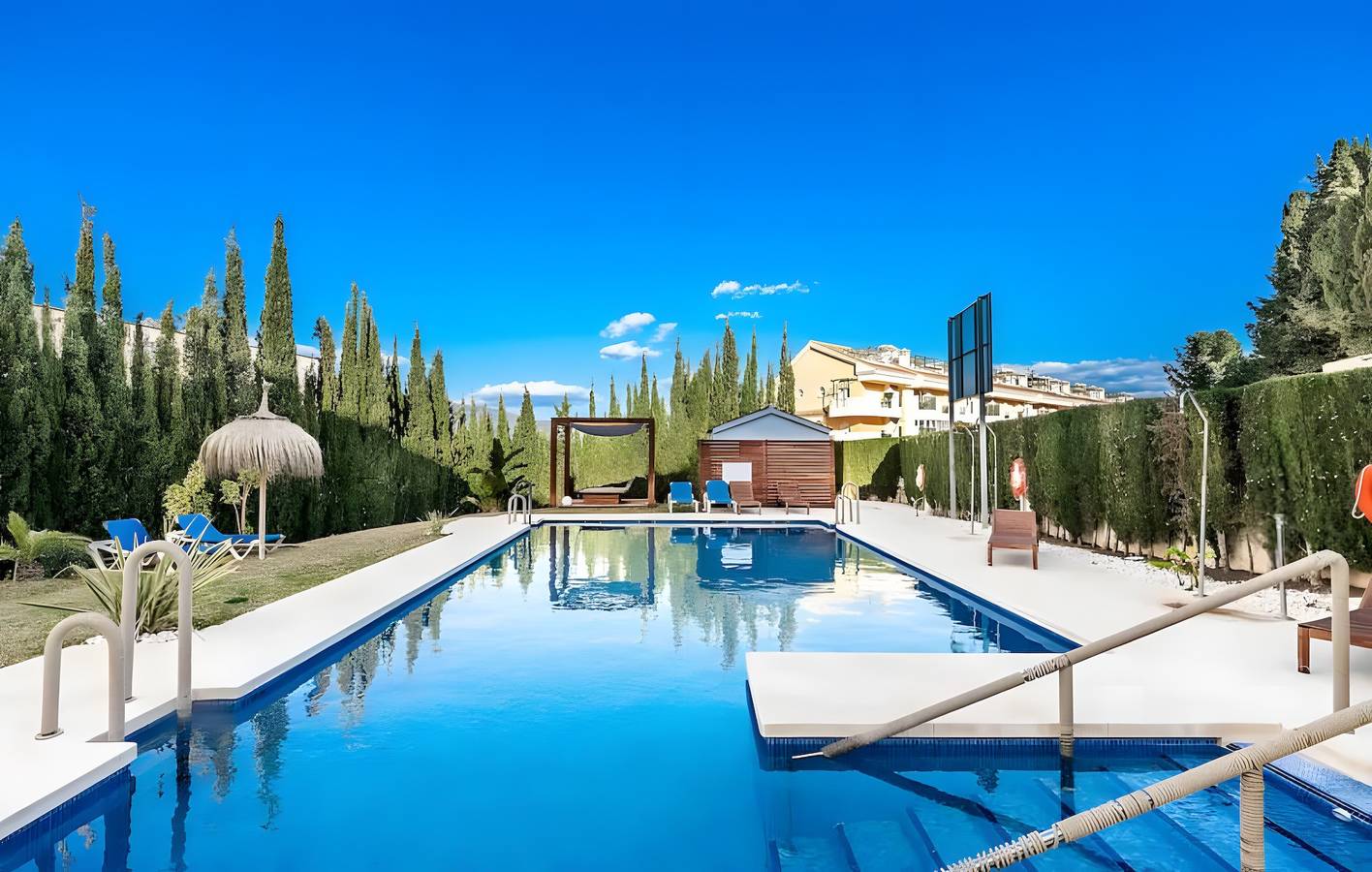Apartamento entero, Apartamento elegante en ubicación privilegiada in Marbella West, Marbella