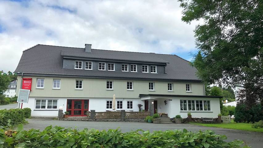 Ferienhaus für 25 Personen, mit Garten und Terrasse sowie Sauna, mit Haustier in Neuastenberg