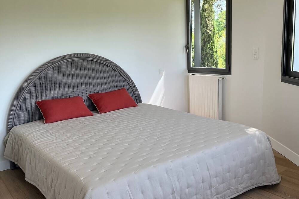 Luxury villa for 8 people with 10x5 saltwater swimming pool and gym in Castries, Region de Montpellier