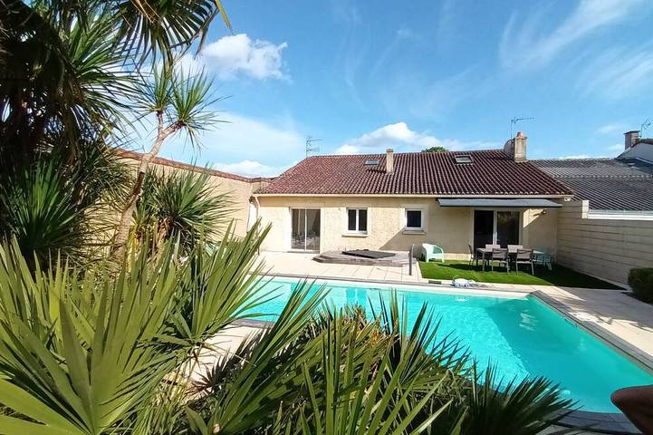 Villa pour 20 personnes, avec jardin et terrasse