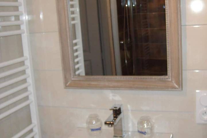 Gîte pour 5 personnes, avec jardin à Saint-Point-Lac - 4