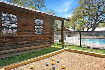 Cabin for 4 Guests in Wimberley, Hays County, Picture 4