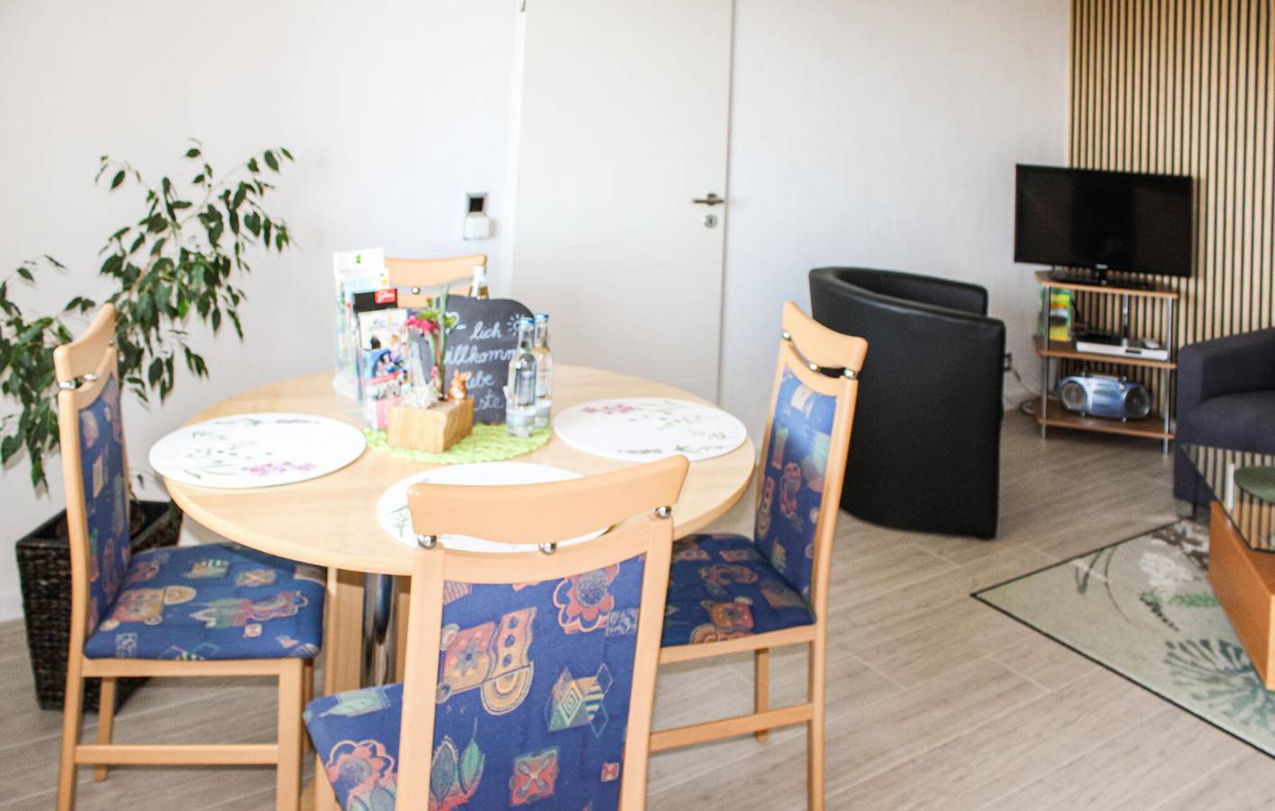 Geheel vakantieappartement, Serene Retreat met Terras, Tuin & Parkeerplaats bij Rodder in Reifferscheid, Ahrtal