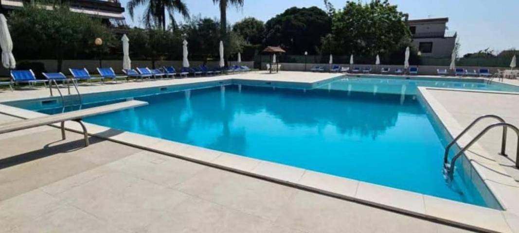 Apartamento de vacaciones para 8 personas, con jardín además de vistas y piscina - 1