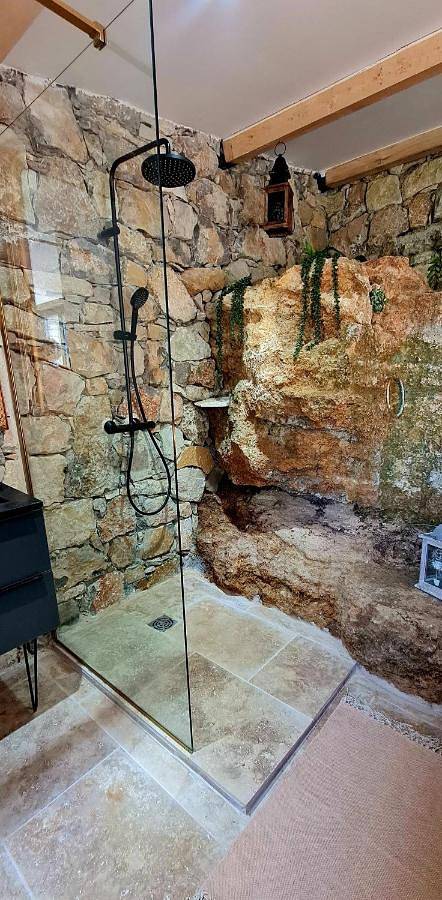 Location de vacances pour 2 personnes, avec vue ainsi que jardin et piscine à Salernes - 4