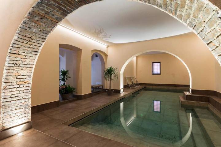 Hôtel pour 5 personnes, avec Balcon et Jacuzzi ainsi que Piscine et Sauna à Livourne