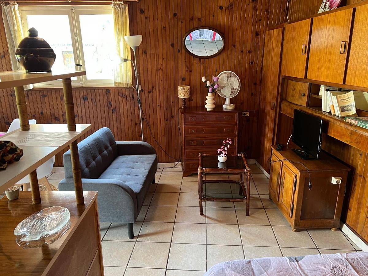 Appartement entier, Agréable studio 2024 in Laroquebrou, Région d'Aurillac