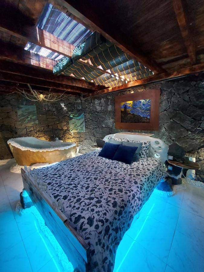 Aloelux Villa ! - Private Villa with Jacuzzi, cinema ,massage ,wonderful view, art desing villa in Conil, Tías